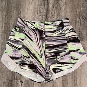 lululemon athletica Women's 2.5” Hotty Hot Shorts